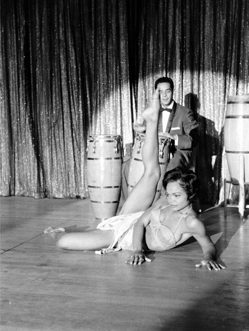 twixnmix:  Eartha Kitt performing at El Rancho Vegas in 1955.Photos by George Silk for LIFE magazine 