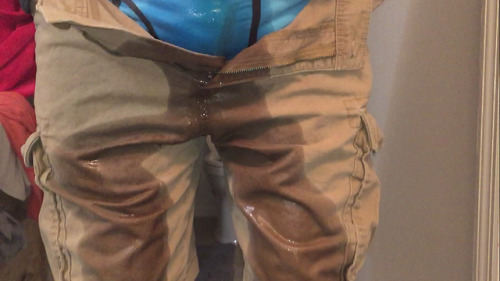 satellabear: Wetting continued. I love pissing myself, do you like to watch?