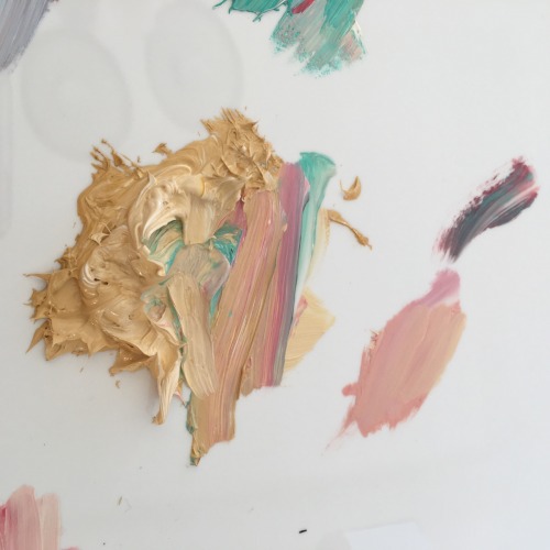 peachygoghh:a messy palette is a good palette! ig: peachy_gogh
