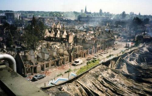 architectureofdoom: Enschede fireworks disaster, 13 May 2000. A fireworks depot exploded, killing 2