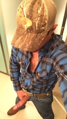 choppedcollectorkingdomstuff:  Dam nice cock buddy let suck that throat deep !!!  Man he&rsquo;s hot!