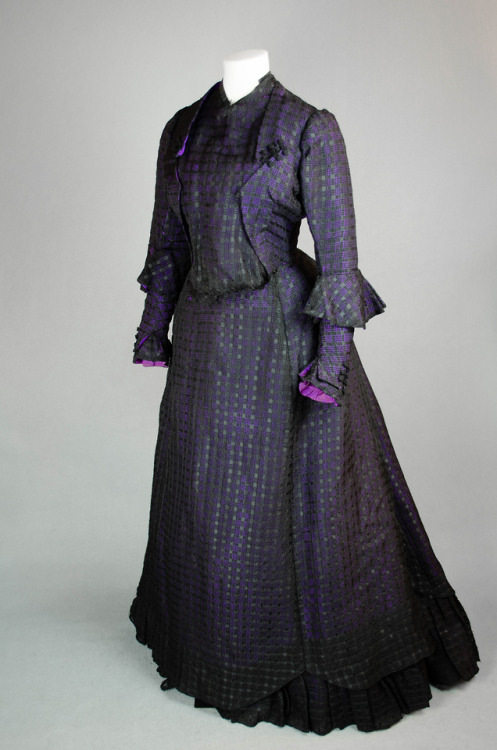 Day dress ca. 1902From the Irma G. Bowen Historic Clothing Collection at the University of New Hamps