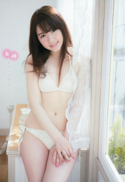 gzbu:  Anna Murashige http://ift.tt/29ZrNxM