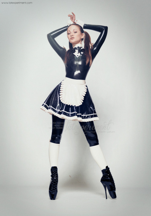 kinkygoethe:Alexandra Potter as sexy latex maid!