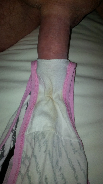 Flashman submitted: Feels good too after smelling her cunt odour.