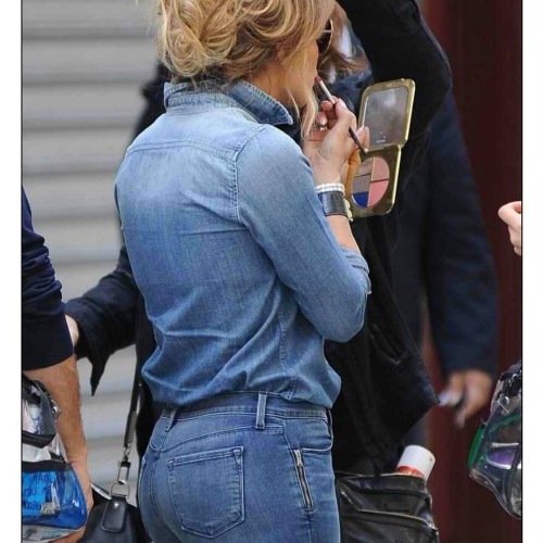 XXX justtightjeans:  Jennifer Lopez photo