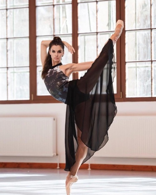 Beautiful dancer Olga Bogoliubskaia with Czech National Ballet  Photo ©️ Serghei Gherciu  ▪️▪️▪