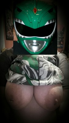 thenerdydutchess:  It’s Morphin Time!  Haha I own that shirt