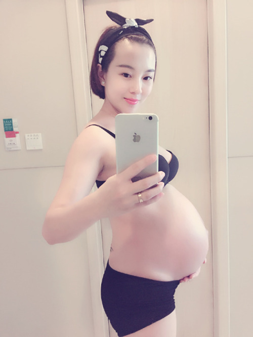 karta498270: 想到再沒多久她的子宮跟陰道就會被從裡面往外面強制撐到最開然後鬆掉就覺得好興奮啊
