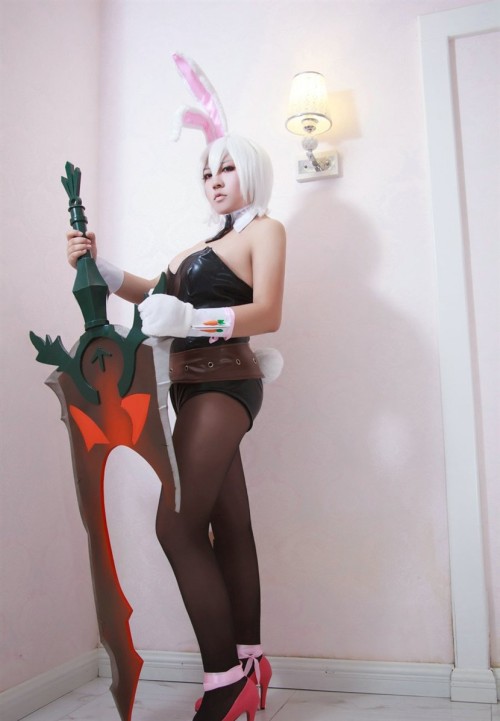Sex league-of-legends-sexy-girls:Riven Cosplay pictures