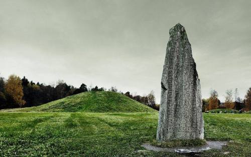 paganroots:Runestone of Anundshög, Sweden by Berthold Steinhilber