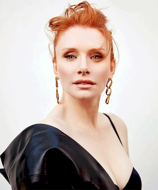 Please reblog and follow The Hottest Hollywood Celebs
Bryce Dallas Howard