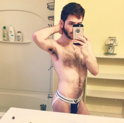 tawdis:Took a hairy pic before my bath today.
