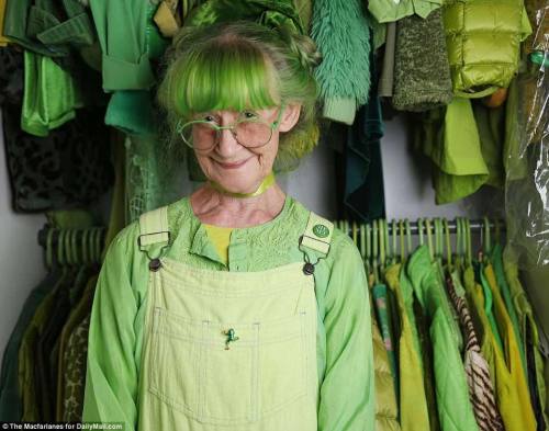 superkawaiipinkcandy: rainbowcolorfulbrightful: Elizabeth Sweetheart, “The Green Lady”Ki