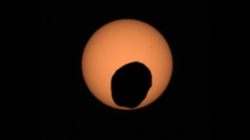 captainpotassium: A Martian Eclipse: Phobos Crosses the Sun  via NASA ift.tt/HJvqd9G What&rs