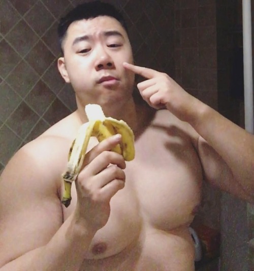 amitbear: lock-johnson:  fiendish8: @brianliu86 Holy moly!   Sexy