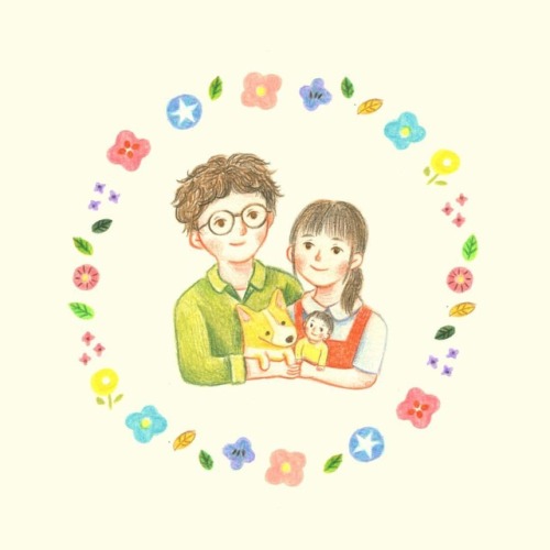 : 之前畫的似顏繪 園區老闆和闆娘生了可愛的小女兒 這幾天滿月終於送出了꒰ ♡´∀`♡ ꒱ 謝謝三年前讓我在這實習兩個月 實習的那段時間充足也快樂 現在不在那工作了 也常常見