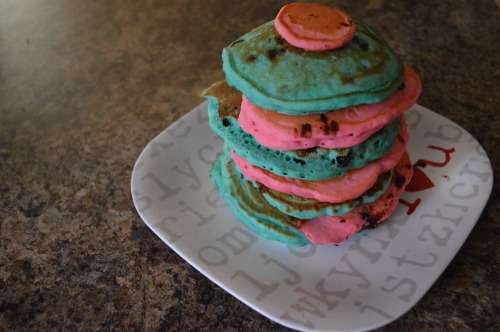 pink-and-teal:  brockleeinc10:  Teal and Pink Chocolate Chip Pancakes made this morning with lionsroar83!  OMG SO CUTE!! 