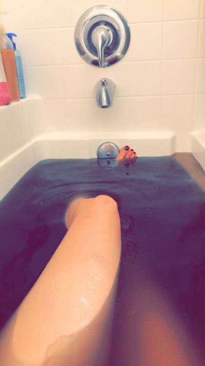 XXX trappedinbarbiesbody:  I love spooky bath photo