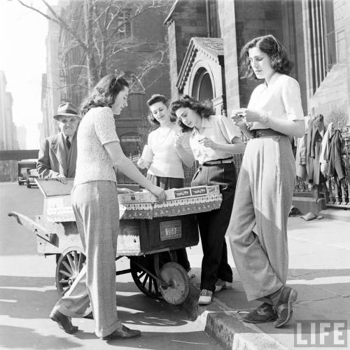 College girls wearing slacks (Nina Leen. 1942?)