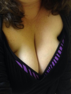goddessofthecunt:  They say cleavage doesn’t