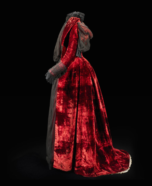 Velvet and Net Tea Gown, ca. 1891-93David Kemp &amp; Son, Glasgowvia Kelvingrove Museum&hellip;and y