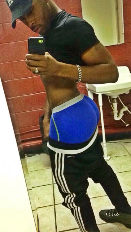 demi-moon-king:  🌙🌙🍫🍑