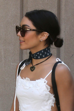 vanessahudgensfashionstyle:    Vanessa Hudgens out and about in NYC (June 24)   