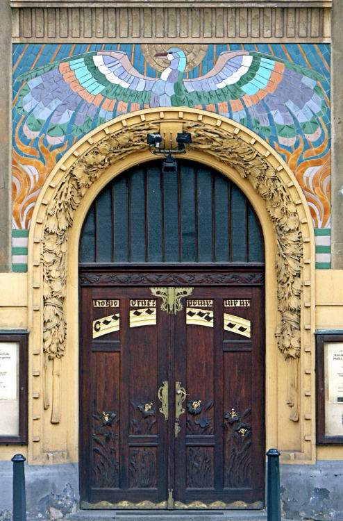 zhuanghongru: The doorArt Nouveau