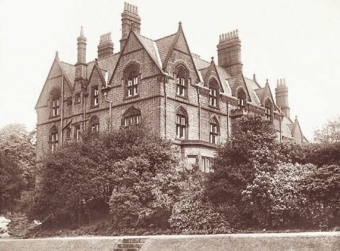 Did John Lennon move to the Dakota building in NYC because it reminded him of Strawberry Field, the 