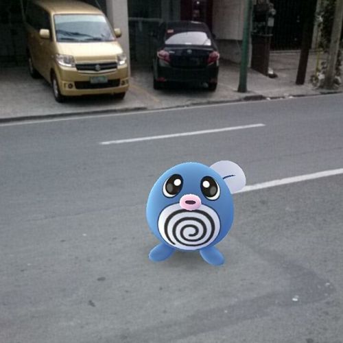 May nag jaywalking na #polywag sa VitoCruz extension. #Pokemon #pokemongo (at San Antonio Vill.,Ma