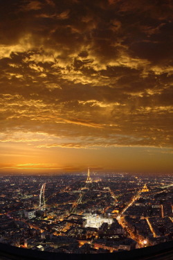 dolce-vita-lifestyle:  r2&ndash;d2: Sunset over Paris, France by (Batistini Gaston)  La Dolce Vita