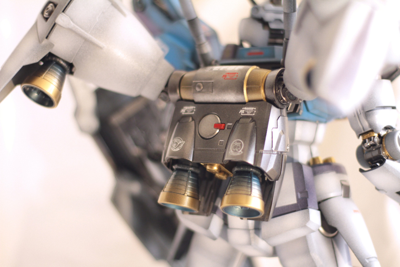 peterhanstyle:  Outer panels applied with decals also used. Custom paint of the eagle