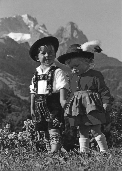 welkinlions:  German Children in Traditional Dress