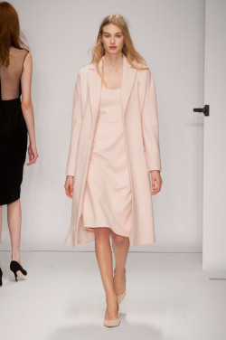 whore-for-couture:  oncethingslookup:  Jasper Conran Fall 2014 RTW  Haute Couture blog :)