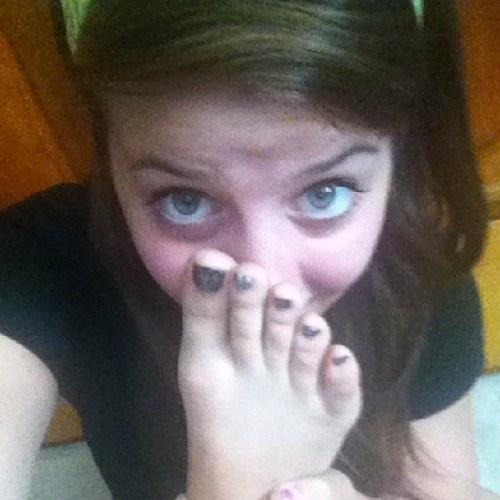 barefootgirlfriends: ;)