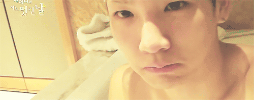 crossgrid:  #knowing Key was naked when he filmed this (˘̭⺫˘̭ ;) 