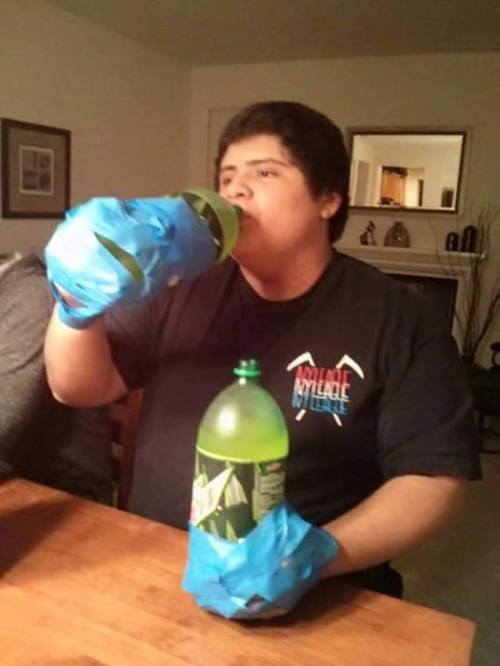 dinuguan: bigeisamazing: game night with the bros edward gamer hands