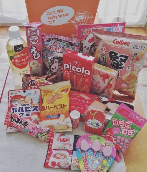 ❤ #happyasever #japanesesnacks #japan #sweets #valentine #february #calories #somuchlove #love #fall