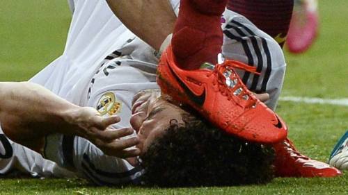 Sergio Busquets’ boot catches Pepe in the Clasicovia