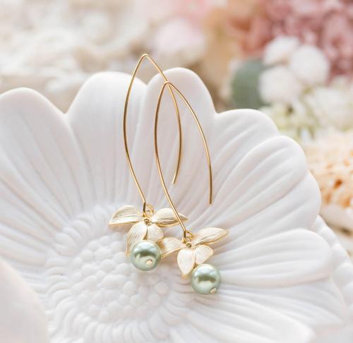 sixpenceee:Sage green pearl earrings with gold flower| link