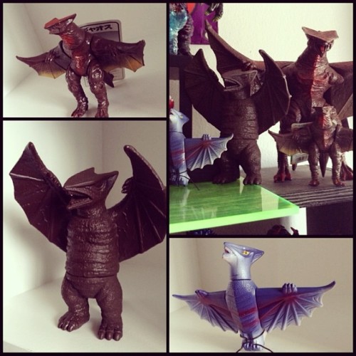 videov0mit:  My gyaos family is getting bigger!!!!!! #kaiju #kaijuvinyl #toyslagram #designertoys #vinyltoys #yutaka #bandai #sofubi #japanesevinyltoys #gyaos #gammera #kaijufilms