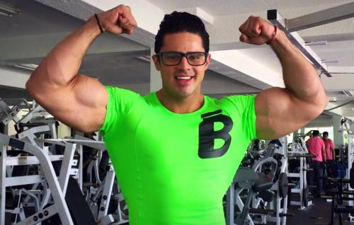 musclemex:Memo Rodriguez looks like Clark Kent