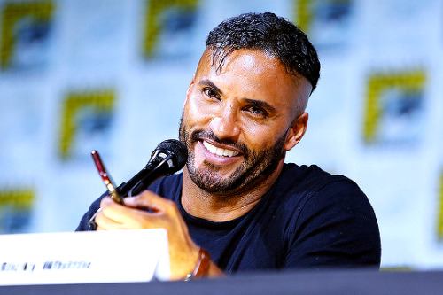 butterfliesandresistance: americangodsedits: Actor Ricky Whittle speaks on stage during Entertainmen