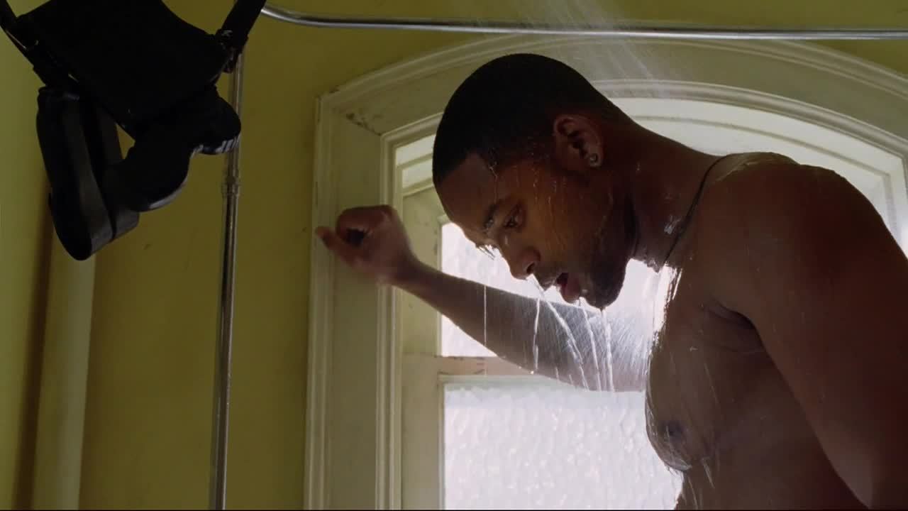 celebpenis:  Here’s Will Smith naked in ‘I-Robot’. Sent from http://blackcelebsblog.com/