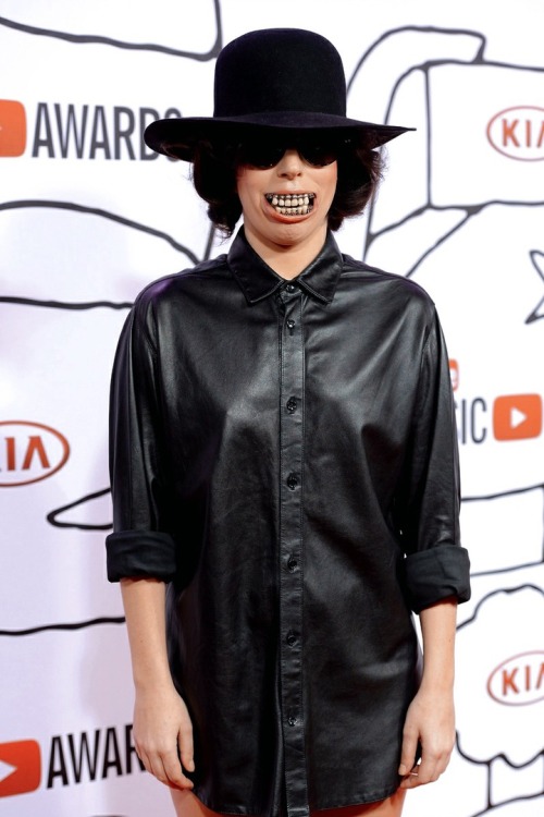 [PHOTO] — Lady Gaga on the red carpet in «YouTube Music Awards 2013» | November 3th, 2013.