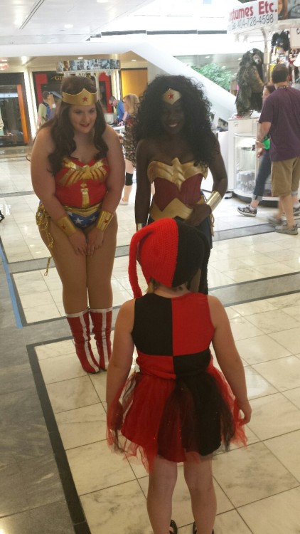 gailsimone:  guiltyhousewife:  My daughter got to meet the amazing msjayjustice at Dragon Con 2014 and these ladies could not have been more friendly to her. They were very kind and Ivy was super stoked to meet them.  Anyone who doesn’t love these photos