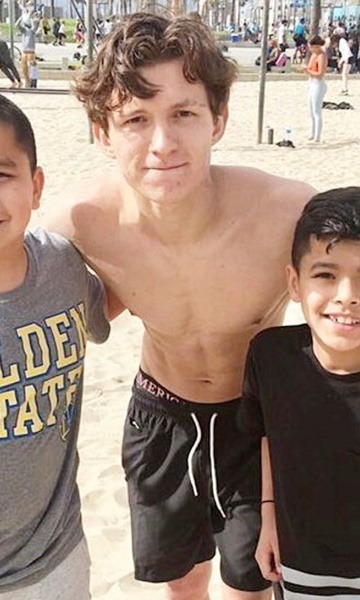boys-do-luke:  🔞 Tom Holland 🔞Site: http://boysdoluke.blogspot.com.brTwitter: