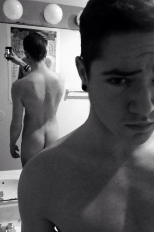 tgrade5:  giovanelupo:Making an ass of myself.  …a cute, lovable ass…..