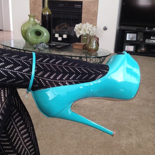 #closeup #pumps #teal #stevemadden #skyhigh